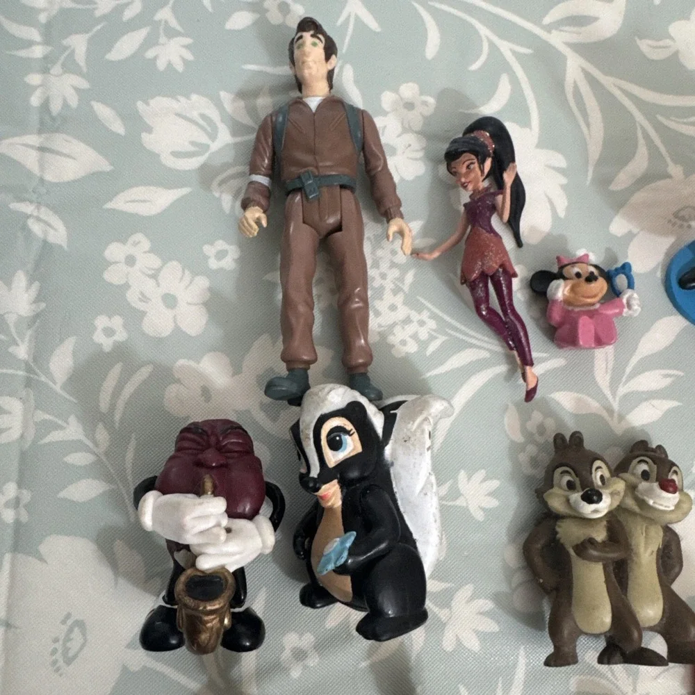 Lot Of Vintage Mixed‎ Toys Batman Kool-Aid California Raisin Dick Tracey Ect.